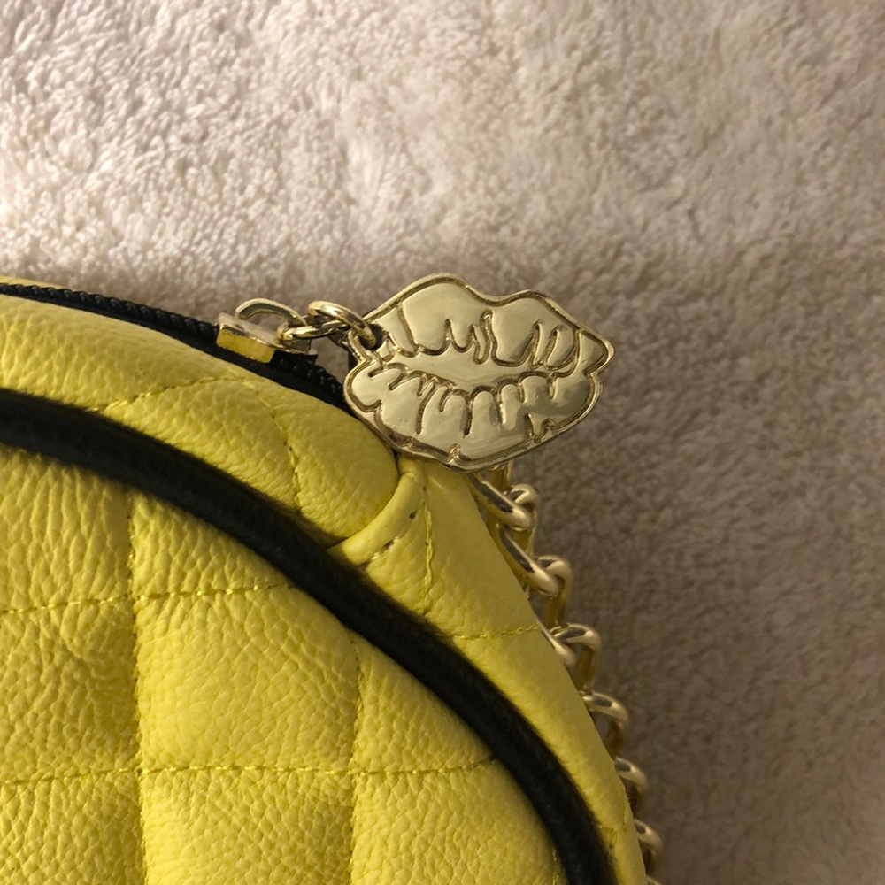 SOLD❤️ NWOT.. LUV BETSEY SMILEY FACE 🙂 PURSE - Picture 4 of 8